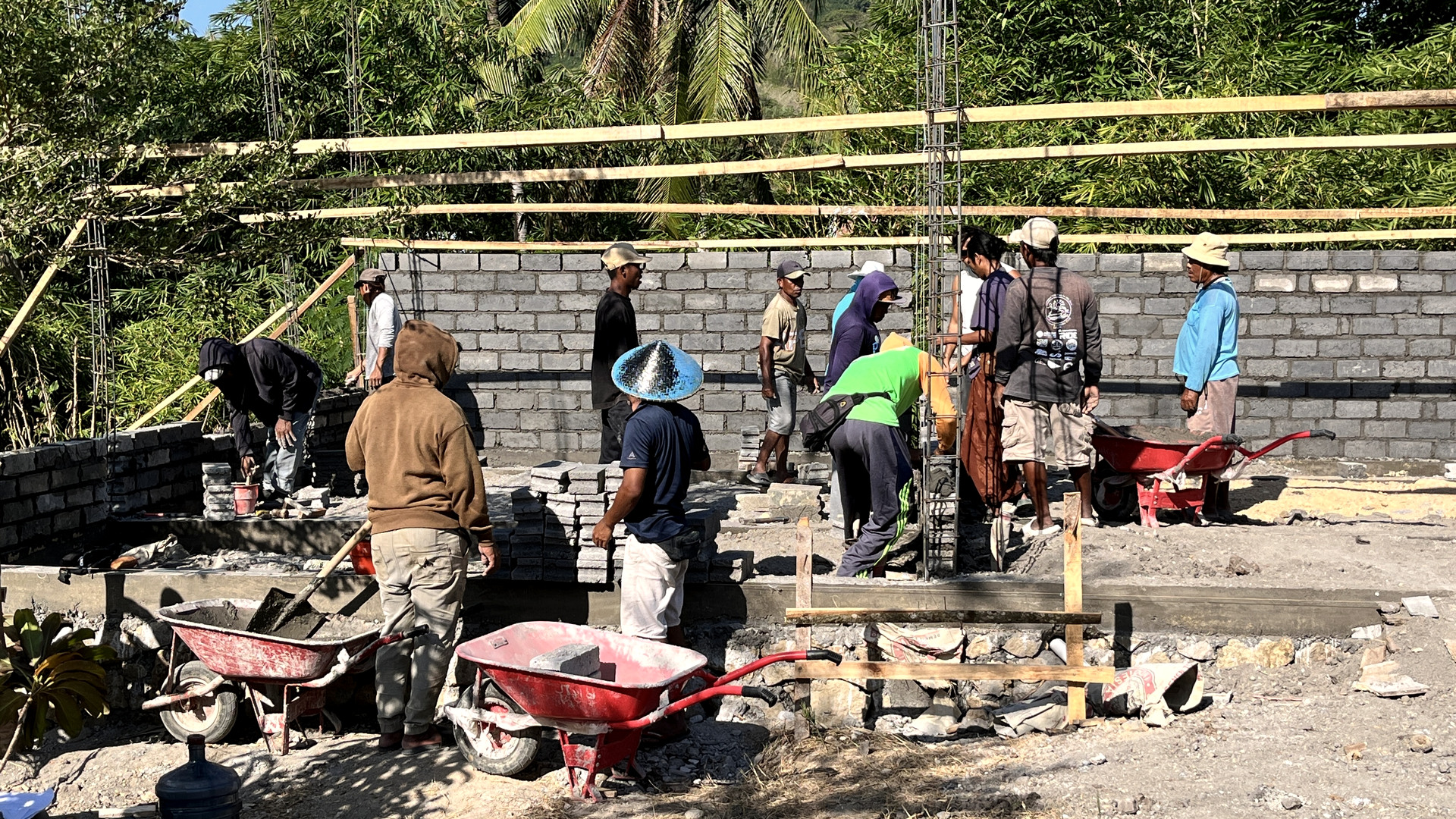 Construction crew at Kainalu Resort